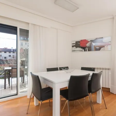 Ulia A - Local Rentss Apartament *