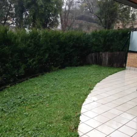 Ulia A - Local Rentss Apartament